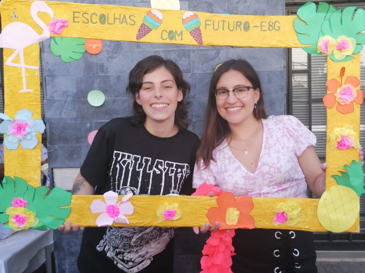 Fotografia: Duas mulheres do Projeto Escolhas com Futuro – E8G de São Pedro da Cova, Gondomar.